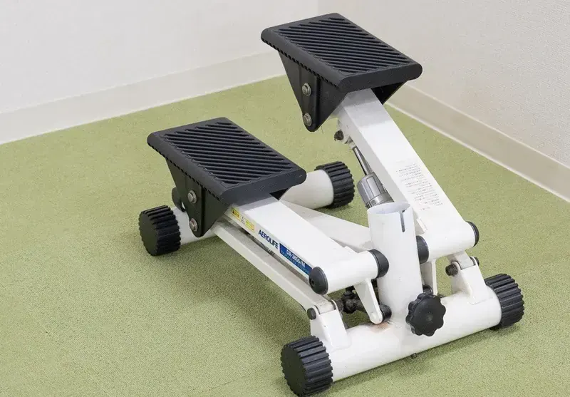 室内の運動器具(ステッパー)